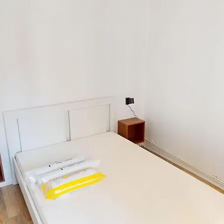 Apartment 2eme Etage, Rue De Zurich *